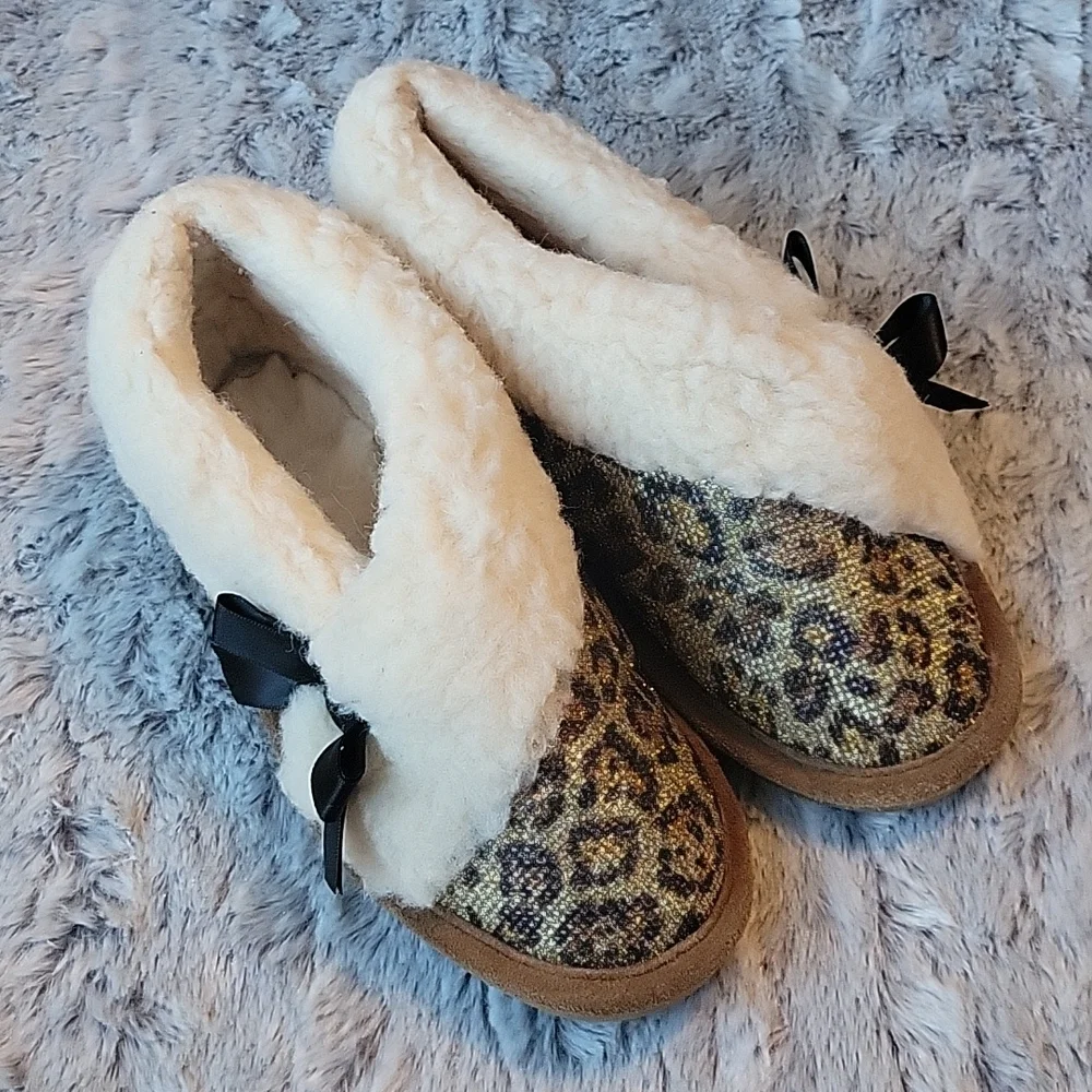 Bearpaw Cheetah Print Slippers, Girls Size 4, Great Condition!